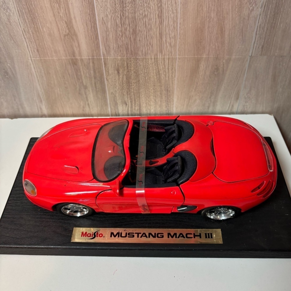 Maisto Mustang Mach III Red Model 1:18 Scale Die Cast Car - Picture 1 of 4